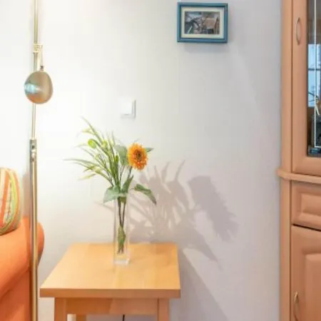Apartment Mit Balkon Und Schwimmbadnutzung In