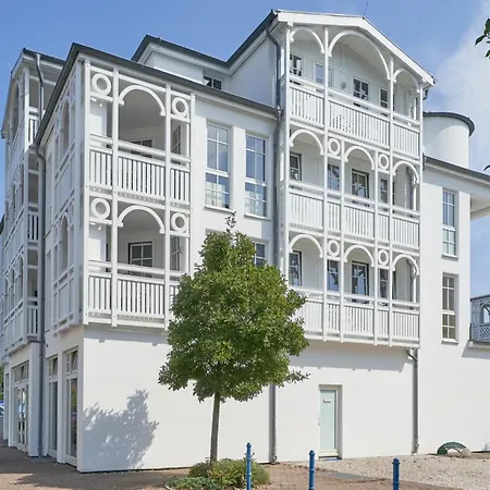 Mit Balkon Und Schwimmbadnutzung In Apartment